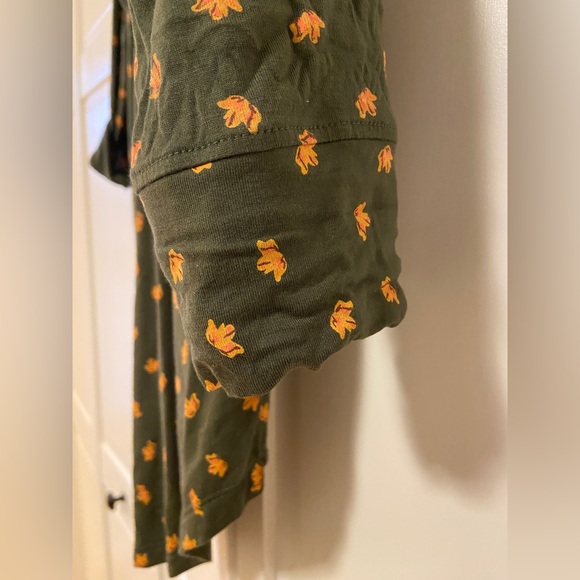 MODCLOTH Henley Knit Top in Leaves, Olive Green, Adjustable Sleeves, Small - Picture 3 of 6